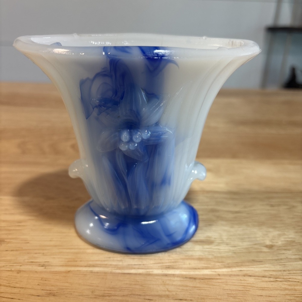 Vintage Akro Agate Slag Glass Lilly Vase 4 1/2" Tall  Blue & White